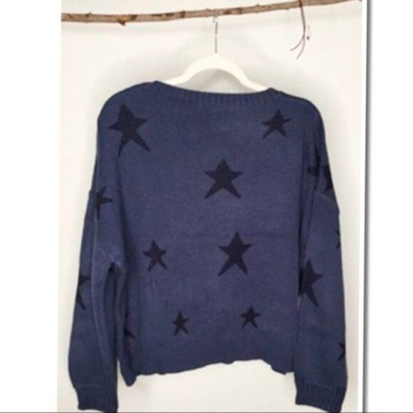 𝅺long Sleeve V-Neck Sweater with Star Detail - Picture 10 of 12